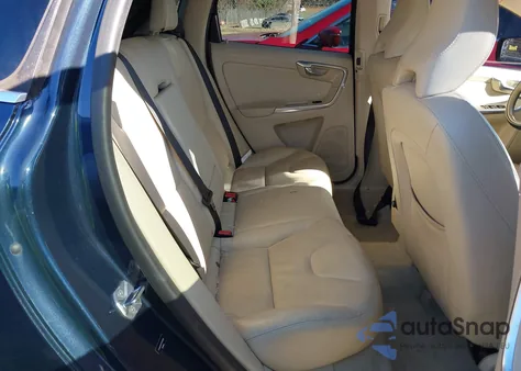 2015 Volvo Xc60 T6 из США, поврежденный, VIN YV4902RKXF2633865